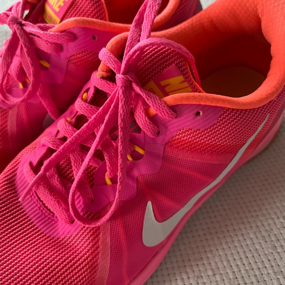 Woman’s Nike Dual Fusion X2 Pink Size 10 Almost New - Picture 8 of 9